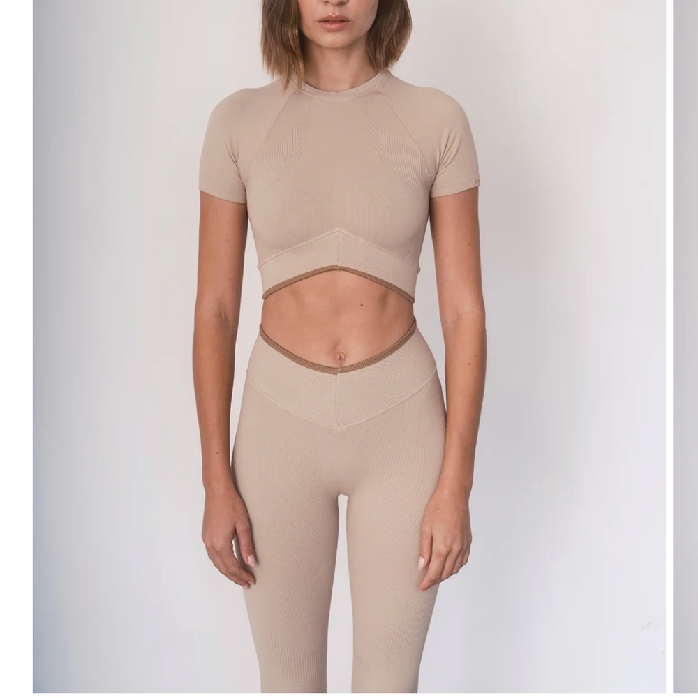 JOJA Set  Inhale Tshirt and Level Up Leggings